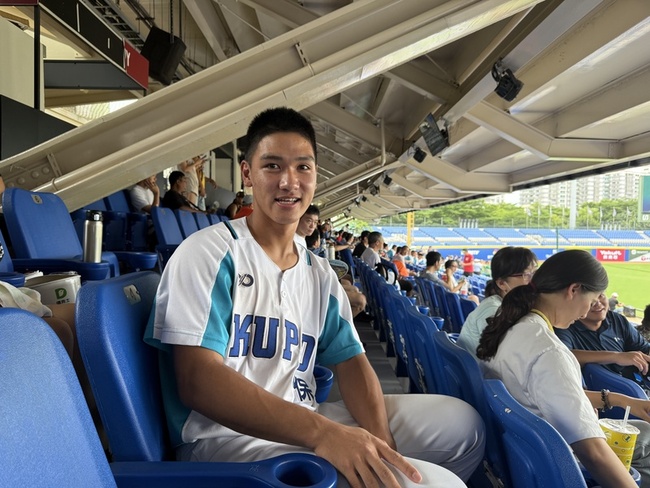 劉承佑訓練關節活動度增臂力 雖愛悍將選秀順其自然 | 華視新聞