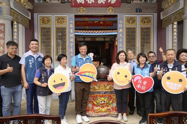 南投市辦開墾300年成年禮 行古禮點硃砂跪拜奉茶 | 華視新聞