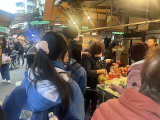 中和高中生課堂訪菜市場  集結成書記錄庶民文化