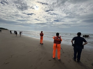 法籍男子淡水沙崙溺水  命危送醫