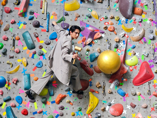 柏霖攀岩敲彩球取金曲獎座  笑稱希望是預習 | 華視新聞