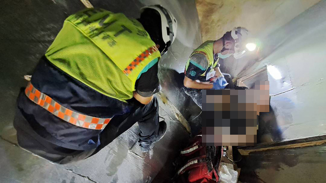 北斗飼料廠員工滑落機器夾腳  困逾1小時搶救不治 | 華視新聞