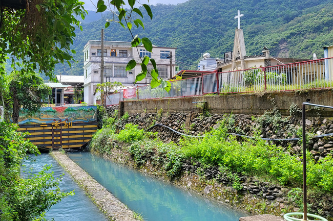 屏東二峰圳溢流堰暫停開放戲水 鄉公所籲勿入主圳道 | 華視新聞