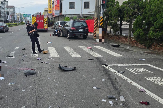 台南麻豆疑女兒騎機車載母出車禍  2人命危送醫 | 華視新聞