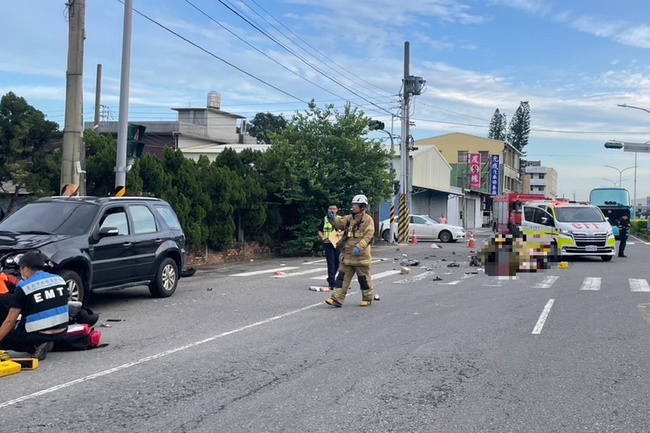 台南女騎車載8旬母 閃光號誌路口與汽車碰撞雙亡 | 華視新聞