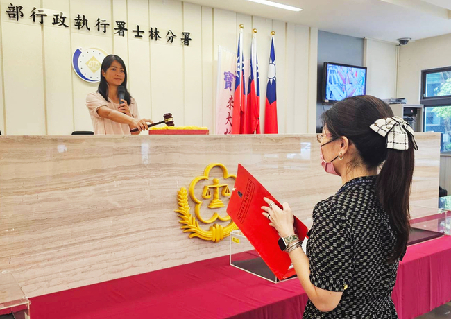 美麗華董事黃春照欠稅逾2.6億 名下2土地收歸國有 | 華視新聞