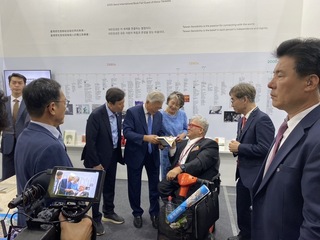 首爾國際書展 文在寅現身台灣館