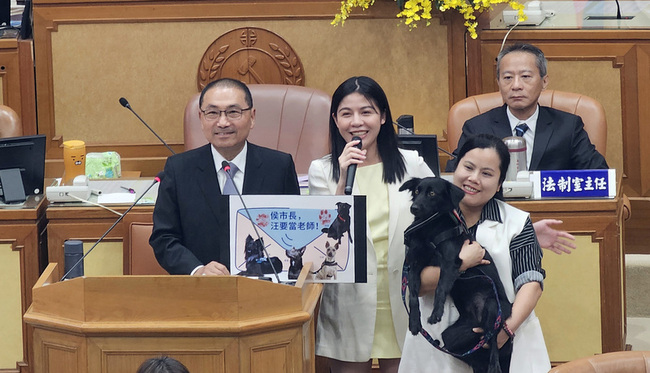 議員盼學校增心輔犬  侯友宜：89隻流浪犬受訓中 | 華視新聞