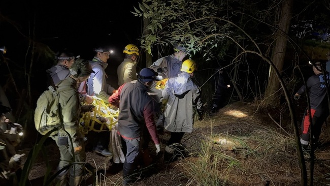台灣黑熊雪霸武陵受困陷阱 林業保育署跨單位救援 | 華視新聞