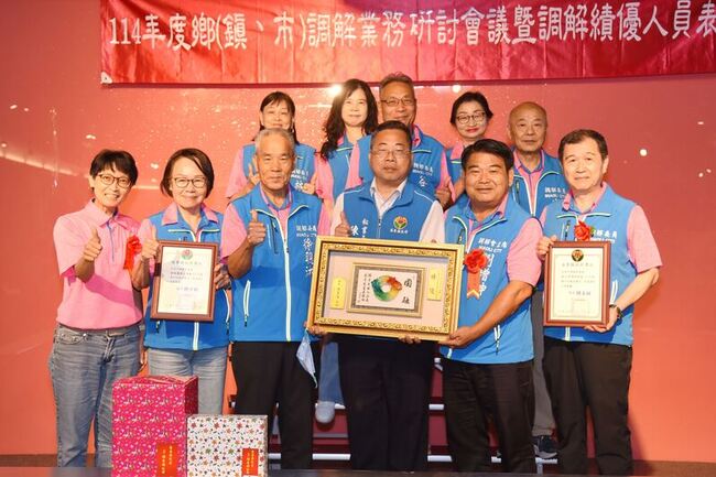 年度調解成立案達7成  苗縣表揚績優「公道伯」 | 華視新聞