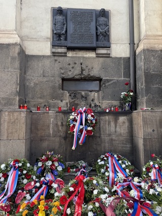 數百人悼念刺殺納粹烈士 捷克參謀長：我們是勇敢民族