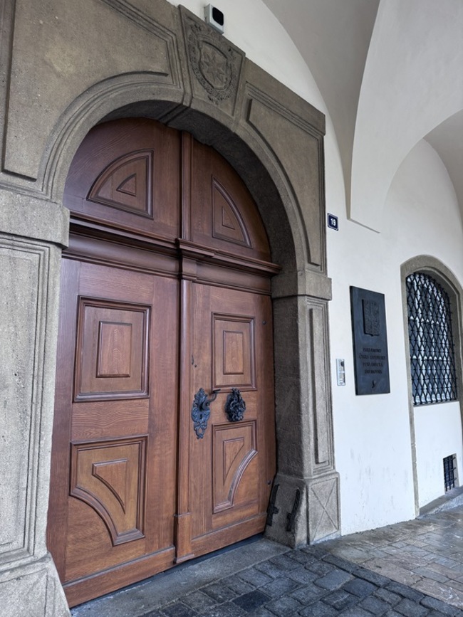 捷克司法部陷比特幣捐贈醜聞 反對黨推動倒閣未成功 | 華視新聞