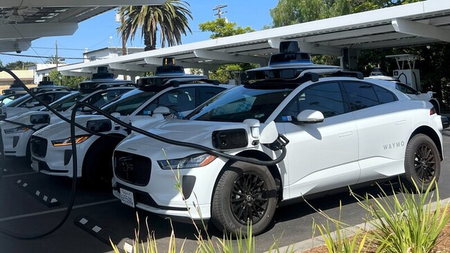 示威潮車輛遭焚不影響  Waymo擴大洛杉磯服務範圍 | 華視新聞