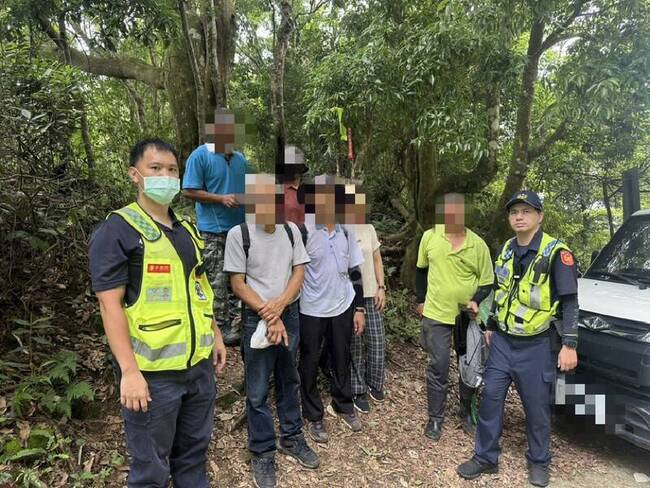 台中暗影山步道山友突頭暈癱軟 警消助脫困 | 華視新聞