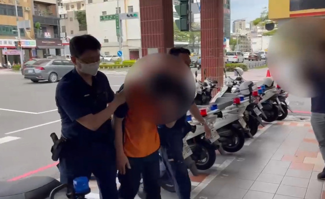 高雄男咖啡廳公然猥褻 妨害風化罪送辦 | 華視新聞