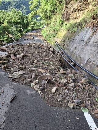 苗栗泰安鄉多處道路坍方落石 公所啟動搶通作業