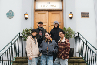 告五人艾比路錄音超歡樂 犬青親手做刈包