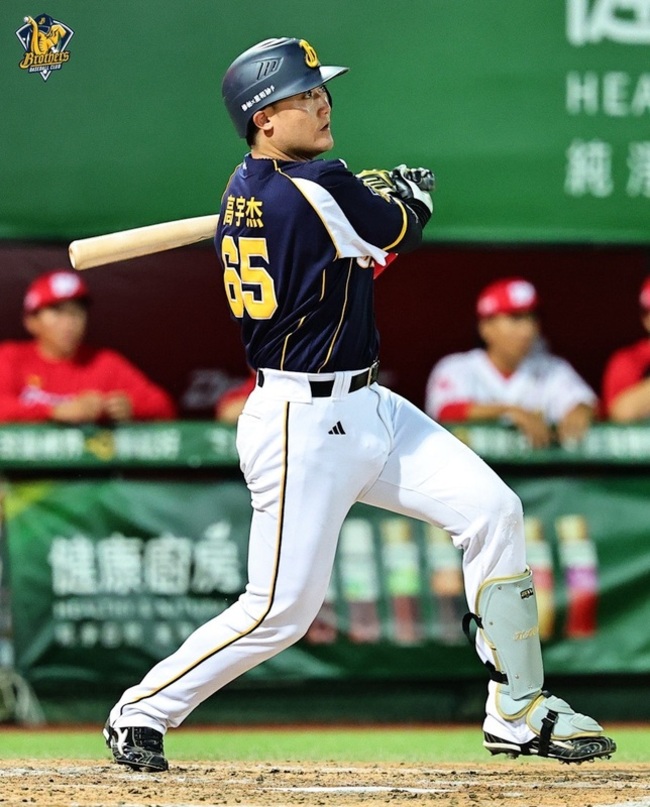 高宇杰3安猛打賞 兄弟突破徐若熙封鎖中止3連敗 | 華視新聞