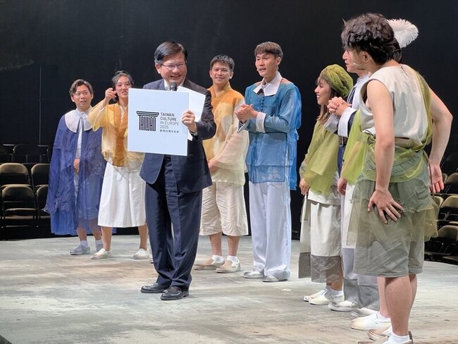 林佳龍偕歐媒訪藝文團體 說明歐洲台灣文化年精神 | 華視新聞