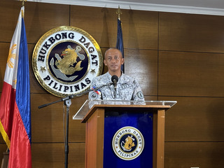 菲律賓海軍攔截可疑漁船 查獲1.5噸可疑安毒