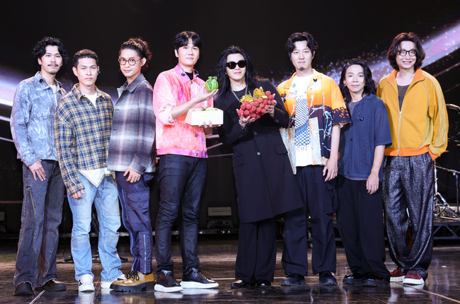 宇宙人合體麋先生 聖皓自嘲接吻也輸天后蔡依林 | 華視新聞