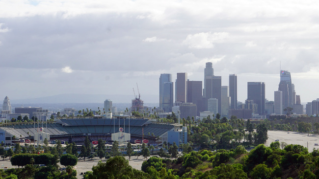 道奇回應洛杉磯示威潮 捐百萬美元助移民 | 華視新聞