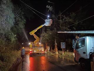 八仙山土石沖毀電桿19戶停電 台電搶修全數復電