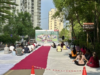 莫迪參加國際瑜伽日 稱能為世界帶來和平