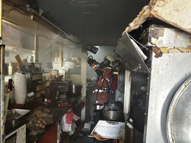 新竹南寮鴨肉麵店廚房起火 疏散1人未釀傷亡 | 華視新聞