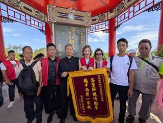 胡璉逝世48週年追思 孫女胡敏珍助老兵骨灰返鄉