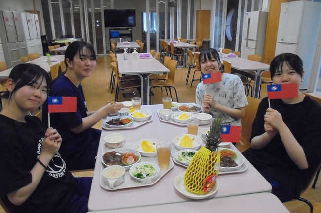 台南鳳梨飄香北海道 美唄市高中生料理出創意美味 | 華視新聞