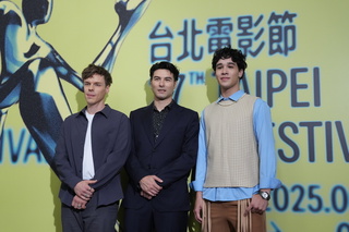 鳳小岳大愛陌路兄弟劇本 瑞士演員皮耶敬業練游泳