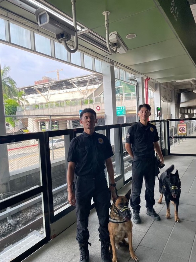 台中市2警犬退役 分由熱心民眾認養回歸家庭 | 華視新聞