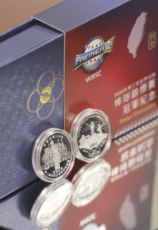 12強冠軍紀念銀幣傳遞感動 央行幕後工作曝光