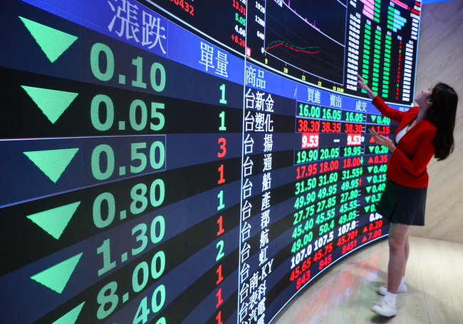 台積電跌35元 台股下跌313點失守月線和22000點 | 華視新聞