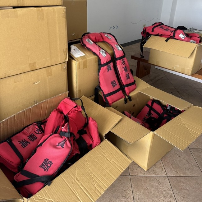 花蓮女遊客賞鯨落海  幸穿救生衣獲救虛驚一場 | 華視新聞