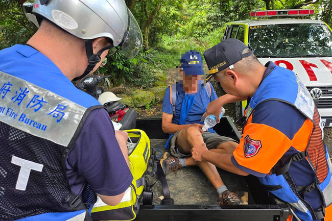 台南65歲男疑獨自登山迷途驚慌 警義消2路搜救尋獲 | 華視新聞