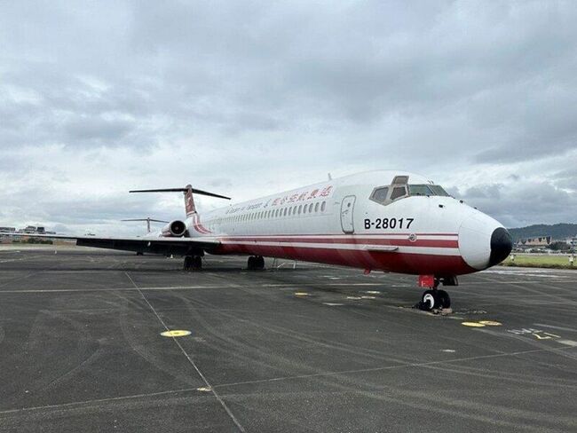 業者欠逾900萬場站費 台北分署拍賣前遠航客機 | 華視新聞