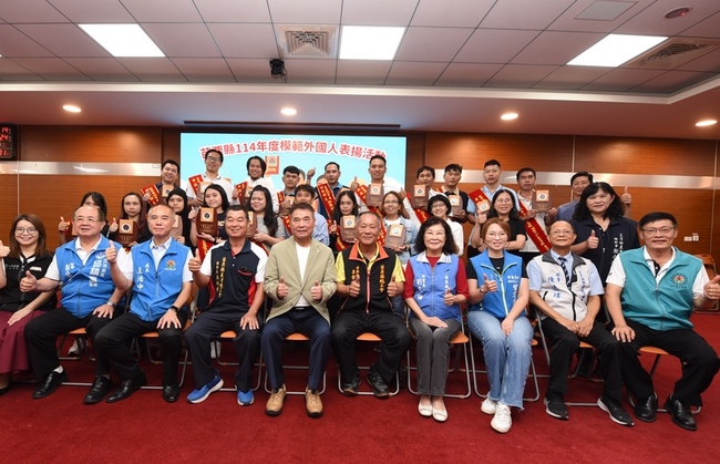 紓解缺工得力助手  苗縣表揚20名模範移工 | 華視新聞