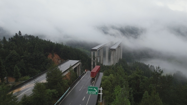 貴州暴雨大橋垮塌 村超足球場泡水 | 華視新聞