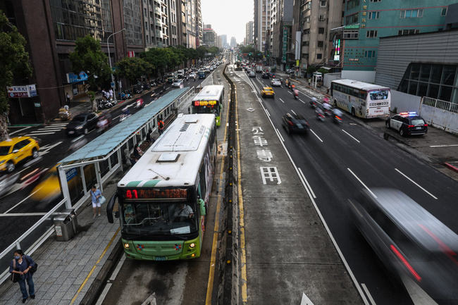 車輛為PM0.1主來源  市區客運今年底35%電動化 | 華視新聞