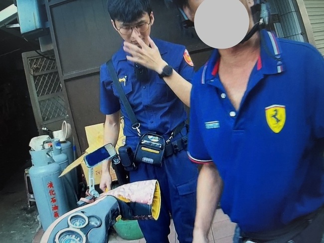 金門警見機車牌太斑駁攔查 逮1男竟是10地檢通緝犯 | 華視新聞