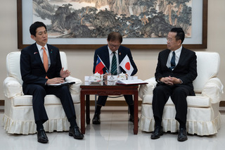 接見小林鷹之 顧立雄盼台日攜手維護區域和平穩定