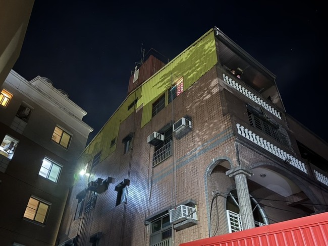 台南新市出租民宅火警  救出8人、房東送醫 | 華視新聞