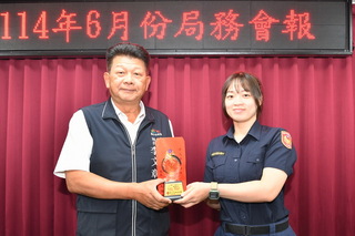 台中女警救受困老婦  潑水濕身衝火場獲表揚