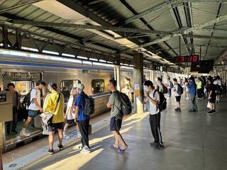 鄭光遠籲嚴防突發狀況 台鐵大改點首發車準點行駛