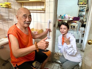 獨居爺爺1年家中跌倒5次  弘道助裝扶手防意外