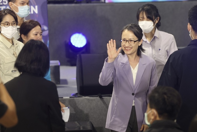 AI重塑世界浪潮 副總統盼提軟體應用等解方 | 華視新聞