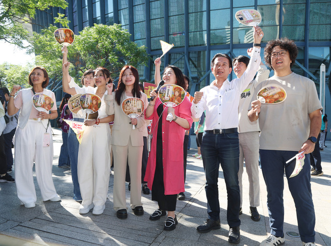 罷團綠委會師街頭造勢  喊出台北5席全罷 | 華視新聞