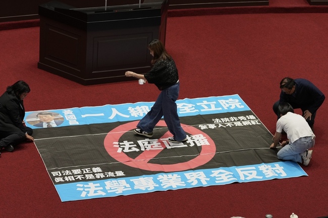 法庭直播修法欲闖關 綠批民眾黨把直播當公審秀場 | 華視新聞